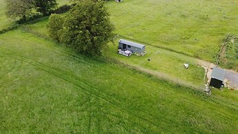 Charming Luxurious Rural Shepherds Hut