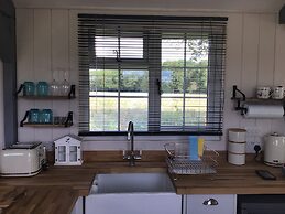 Charming Luxurious Rural Shepherds Hut