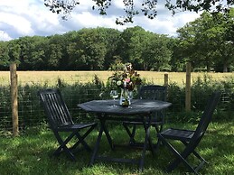 Charming Luxurious Rural Shepherds Hut