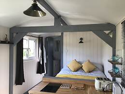 Charming Luxurious Rural Shepherds Hut