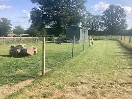 Charming Luxurious Rural Shepherds Hut