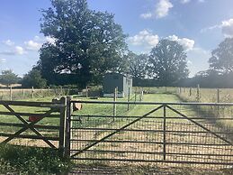 Charming Luxurious Rural Shepherds Hut
