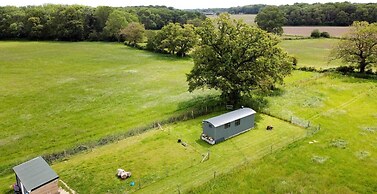 Charming Luxurious Rural Shepherds Hut
