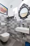 Boutique Triple House With Garden & Roof Terrace