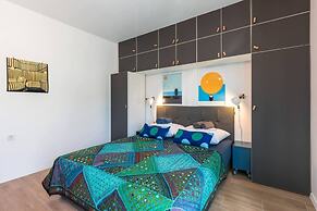 Boutique Triple House With Garden & Roof Terrace