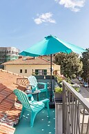 Boutique Triple House With Garden & Roof Terrace