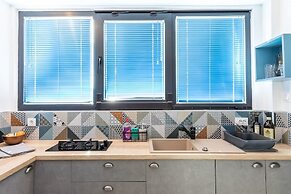 Boutique Triple House With Garden & Roof Terrace