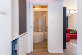 Boutique Triple House With Garden & Roof Terrace