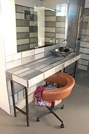 Boutique Triple House With Garden & Roof Terrace