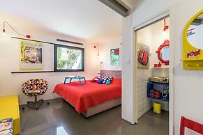 Boutique Triple House With Garden & Roof Terrace