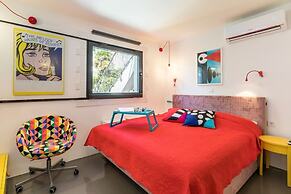 Boutique Triple House With Garden & Roof Terrace