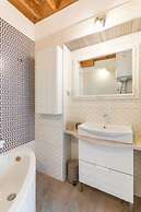 Boutique Triple House With Garden & Roof Terrace