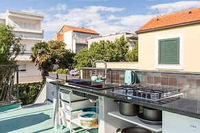 Boutique Triple House With Garden & Roof Terrace