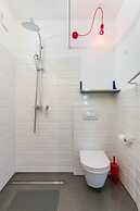 Boutique Triple House With Garden & Roof Terrace