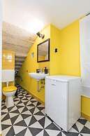 Boutique Triple House With Garden & Roof Terrace