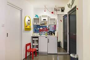 Boutique Triple House With Garden & Roof Terrace