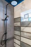 Boutique Triple House With Garden & Roof Terrace