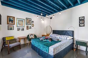 Boutique Triple House With Garden & Roof Terrace