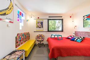 Boutique Triple House With Garden & Roof Terrace