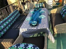 Boutique Triple House With Garden & Roof Terrace