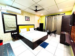 Goroomgo Royal Crown Puri