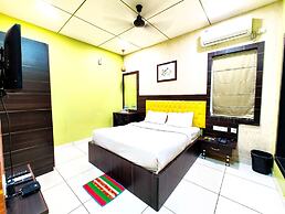 Goroomgo Royal Crown Puri