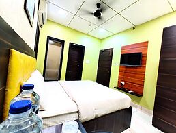 Goroomgo Royal Crown Puri