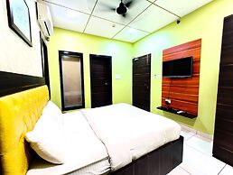 Goroomgo Royal Crown Puri