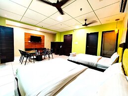 Goroomgo Royal Crown Puri