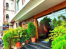 Goroomgo Royal Crown Puri