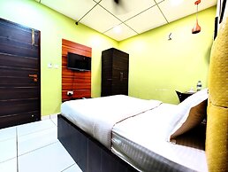 Goroomgo Royal Crown Puri