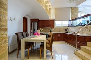 Suite Home Santorini