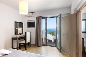 Golden Bay Boutique Hotel & Bungalows