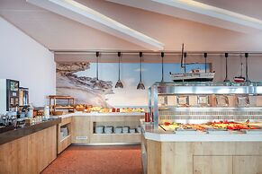 Golden Bay Boutique Hotel & Bungalows