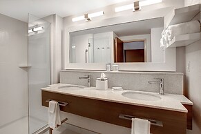 THE Landing Hotel & Conference Center