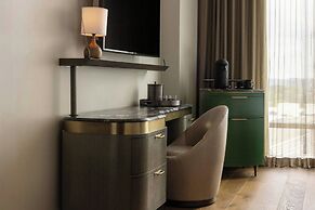 The Tess, Autograph Collection