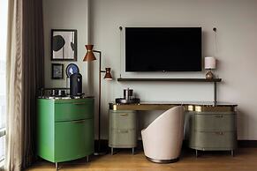 The Tess, Autograph Collection