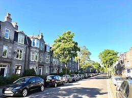 The Summit West End - 1BR Cosy Flat, Central, Wifi
