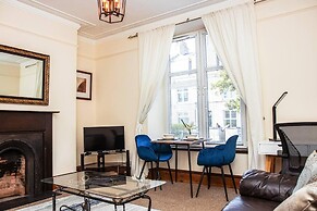 The Summit West End - 1BR Cosy Flat, Central, Wifi