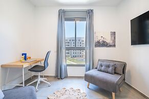 Vibrant Seaside Stay with Balcony by Sea N' Rent