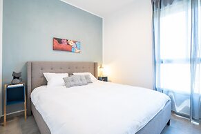 Vibrant Seaside Stay with Balcony by Sea N' Rent