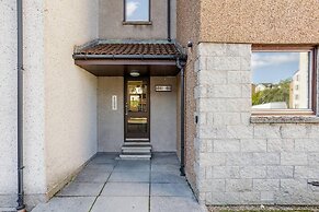 Summit Central - Quiet 2BR Flat, Wifi, Parking