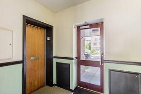 Summit Central - Quiet 2BR Flat, Wifi, Parking