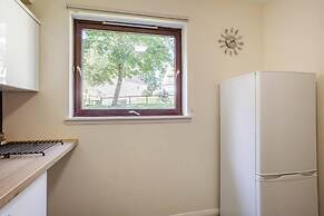 Summit Central - Quiet 2BR Flat, Wifi, Parking