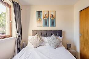 Summit Central - Quiet 2BR Flat, Wifi, Parking