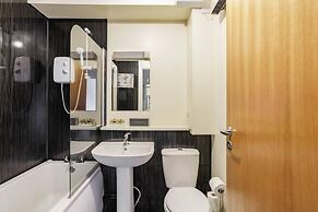 Summit Central - Quiet 2BR Flat, Wifi, Parking