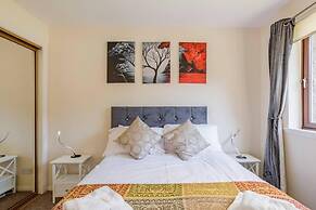 Summit Central - Quiet 2BR Flat, Wifi, Parking