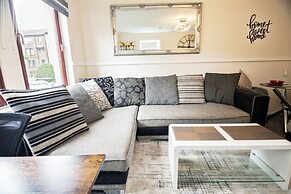 Stylish 2-bed Apartment w/ Kitchen, Ultrafast Wifi