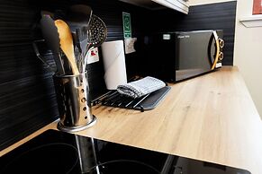 Stylish 2-bed Apartment w/ Kitchen, Ultrafast Wifi