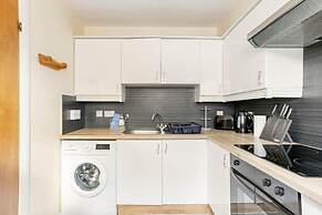 Stylish 2-bed Apartment w/ Kitchen, Ultrafast Wifi
